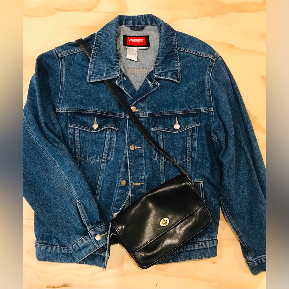 Vintage wrangler denim jacket. Size large.